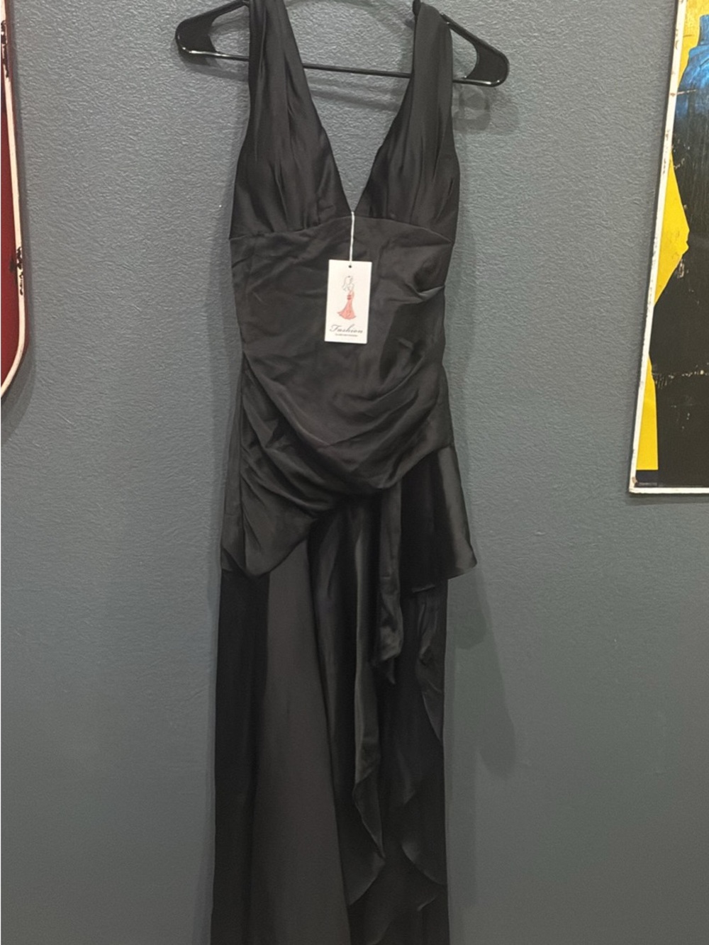 Elegant Black V-Neck Evening Dress
